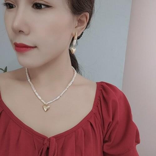 Vintage Court Style Non-Mainstream Design Natural Pearl Necklace Shaped Baroque Gold Lovely Pendant Necklace Temperament