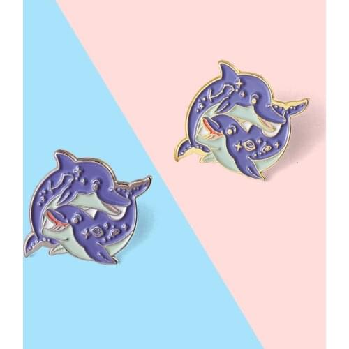 Dolphin Marine Biological Alloy Brooch Creative Whale Paint Enamel Badge Pin Men and Women Lapel Bag Jewelry Best Friend Gift