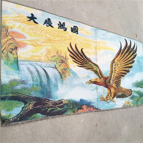 The living room is decorated with embroidery, painting eagle, grand plan, landscape embroidery and Pengcheng Wanli painting