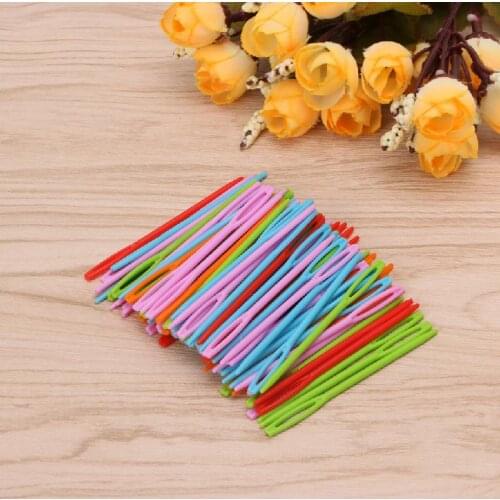 D0AC 100Pcs Children Colorful Plastic 7cm Needles Tapestry Binca Sewing Wool Yarn DIY