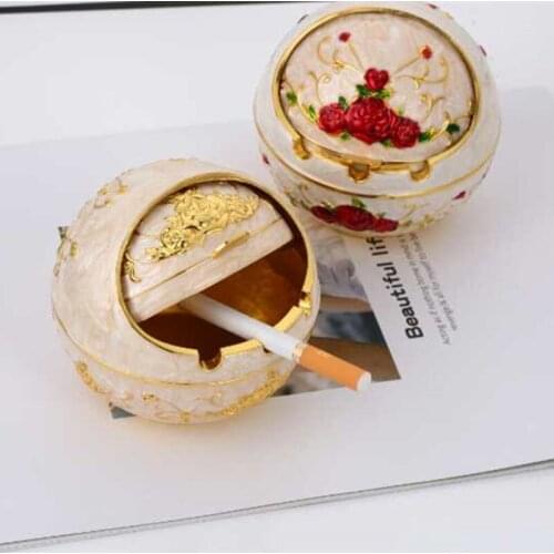 Russian Castle Ashtray Round With Cover Metal Anti-fall and Windproof Creative Personality Coffee Table Ashtray