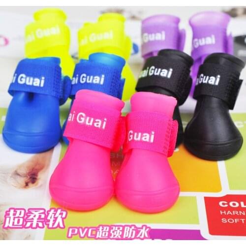 Pet rain shoes soft rubber dog shoes wear resistant silicone material dog boots pet shoes non-slip waterproof dog shoes