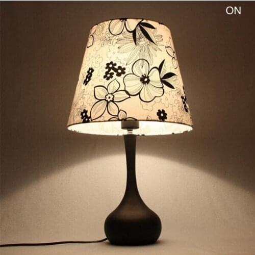 Table lamp Nordic minimalist creative personality bedroom lamp bedside lamp living room study decorative table lamp LED lighting