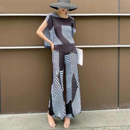 2021 new Geometric printed sleeveless top Miyak fold Large size slimming casual drape flared pants womens two-piece suit
