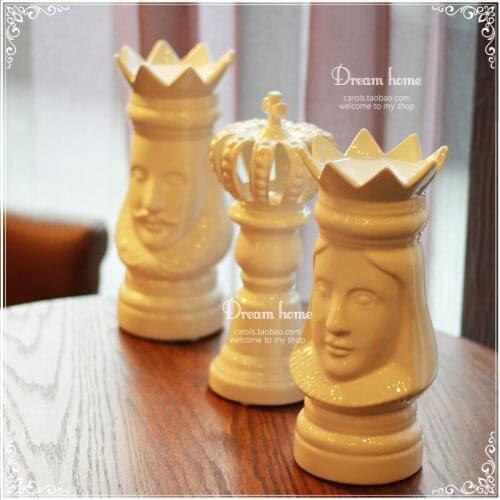 Ceramic chess King queen crown home decor crafts room decoration handicraft ornament porcelain figurines wedding decorations
