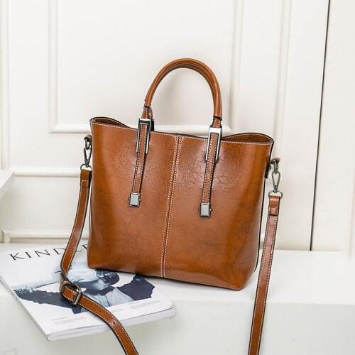 Bucket bag European and American fashion portable womens bag 2021 new fashion autumn and winter waxed leather diagonal bag