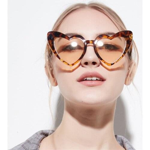 KRMDING 2018 heart-shaped sunglasses female models black transparent lenses sexy retro cat eyes sunglasses ladies pink glasses