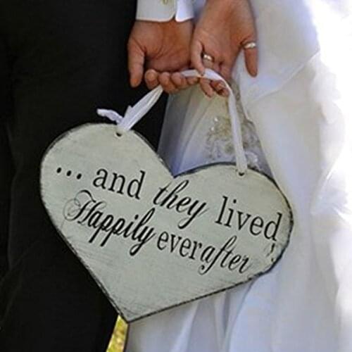 1PC Wedding Wooden Sign Heart shape Here Comes the Bride Sign Classic Wooden Wedding Decoration Supplies