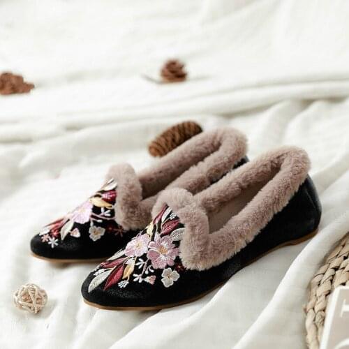 Winter Shoes Woman Warm Fur Fleeces Casual Women Flats Loafers Ethnic Slip on Ladies Chinese Shoes N9-19
