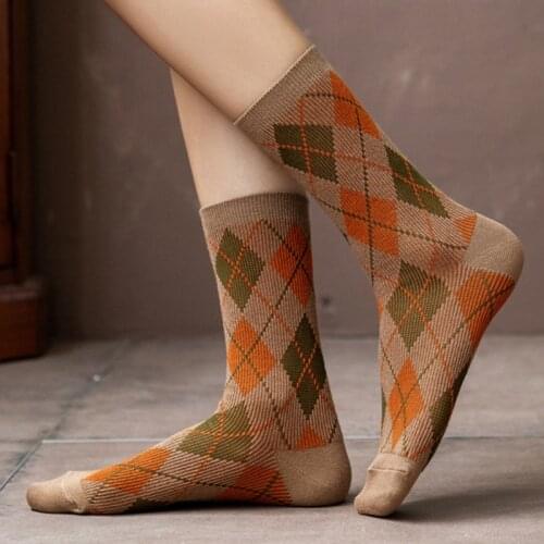 Women Autumn Ethnic Argyle Diamond Plaid Print Crew Socks Vintage College Preppy Style Student Cotton Mid-Calf Tube Hosiery Gift