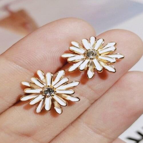 1 Pair Korean Sweet Daisy White Sun Flower Stud Earrings for Women Gilrs Dazzling Floral Crystal Summer Trendy Plant Jewelry