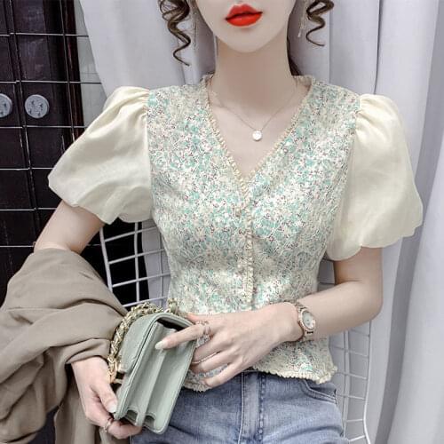 French short-sleeved shirt female summer 2021 new design sense niche short floral lace shirt top casual fashion