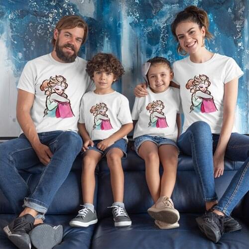 Woman Tshirt Frozen Princess Hugs Sisters Matching Outfits Retro Street Mom and Daughter Clothes Casual Harajuku Family Look