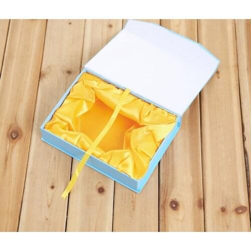 Magnetic paper gift box with ribbon,Customized luxury foldable magnetic closure box manufacturer ---PX11382