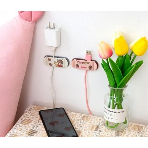 Easy to take and store free to adjust the length can be wound and the design of no-nail installation data wire organizer J06