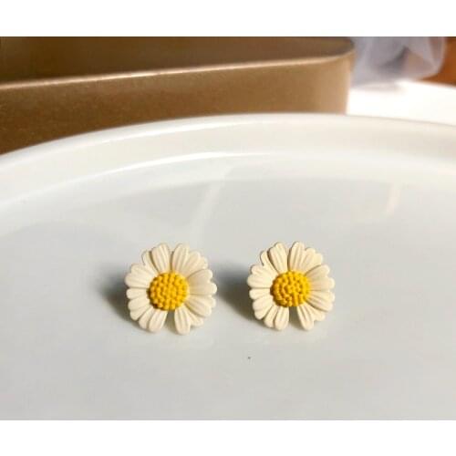 2020 Summer New Fashion Japanese Style Cute White Daisy flowers Clip On Earrings No Piercing For Women Lady