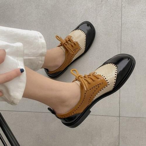 2021 new Women Falts Summer British Wind women shoes Pointed Carved Lace Low-heeled Bullock Shoes