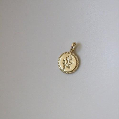 Liemjee Personality Fashion Party Punk Jewelry Flower Round Card Necklace For Women Feature Namour Charm Gift All Seasons