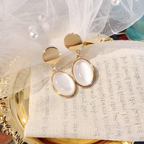 Retro oval earrings female Korean wild temperament simple opal earrings high-end ear jewelry