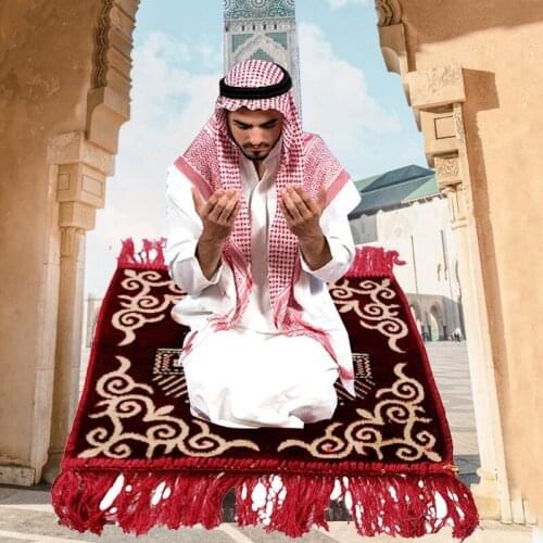 2021 New Islamic Velvet Prayer Rug with Tassel Jacquard Muslim Small Square Mat Carpet Hot