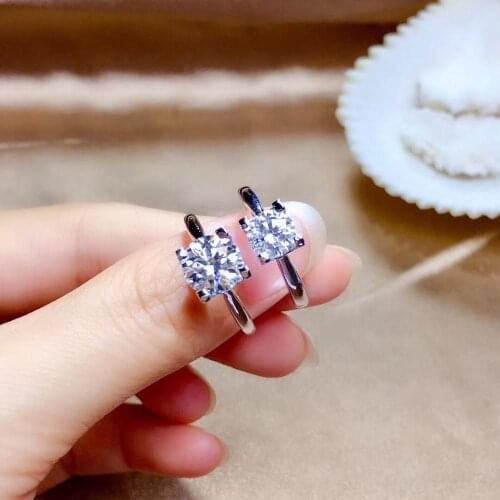 Moissanite Mens rings, now the most popular gemstone, have high hardness, comparable to diamonds. 925 Silver