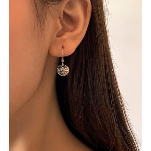 Jewelry French Retro Embossed Round Brand Pendant Earrings Fashion Simple Alloy Letter Lettering Earrings Wedding Party Gifts