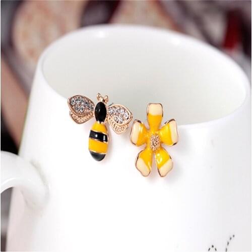 CHUNSHI EMO Korea Dongdaemun Fashion Sweet Bee Asymmetrical Earrings Flower Earrings Painting Oil set Diamond Earrings Jewelry