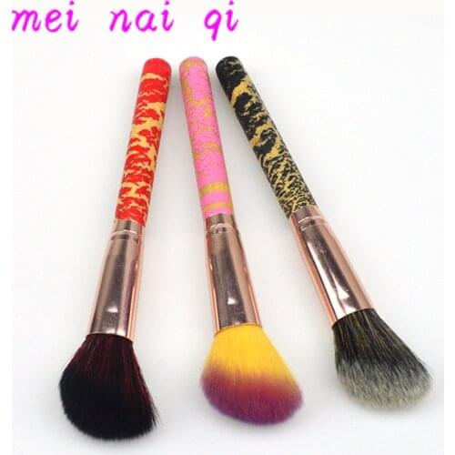 1pc Brand Makeup Brushes Face Highlighter Powder Brush 3D Face Contour Blusher Powder Cosmetics Makeup Tools for Women Beauty