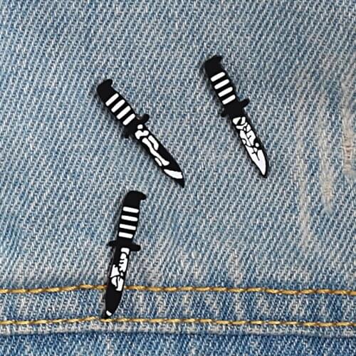 Punk Black Brooches White Rose Womens Legs Kiss Knife Enamel Pins Badge for Men Women Unisex Gothic Icon Lapel Pin Jewelry Gift