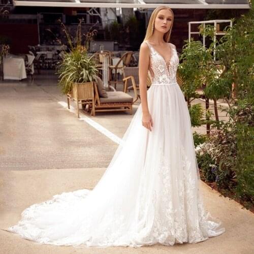 Eightree Princess Wedding Dresses Sexy Deep V Neck Appliques Lace Beach Bridal Beach Plus Size Wedding Ball Gowns Elegant Custom