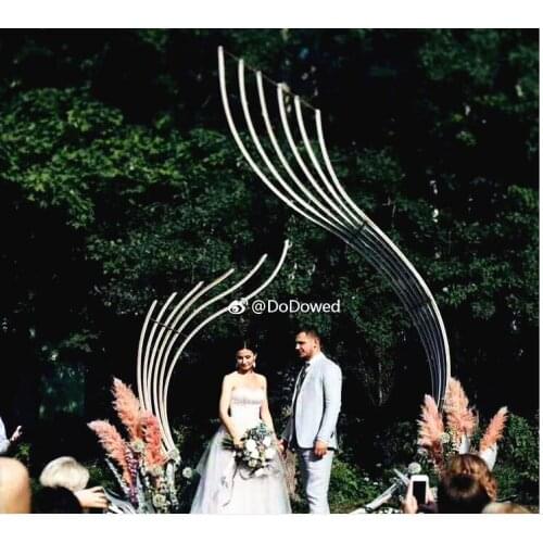 New wedding background shaped phoenix tail props placed pieces iron arch wedding reception area stage layout props