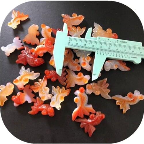 1pcs Natural Red Agate Stone Goldfish Crystal Pendant Carved Animal Polished Gemstone Crystal Healing Necklace Pendant