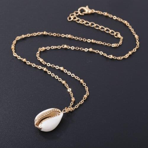 Fashion Natural Shell-Wrapped Gold Necklace for Women Natural Cowrie Shell Pendant With Double Bails Gold Trim Chain Necklace