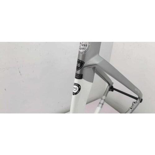 Glossy coating carbon road bike frame 700C BB30 bottom bracket disc brakes road bicyle carbon frameset with Handlebar + stem