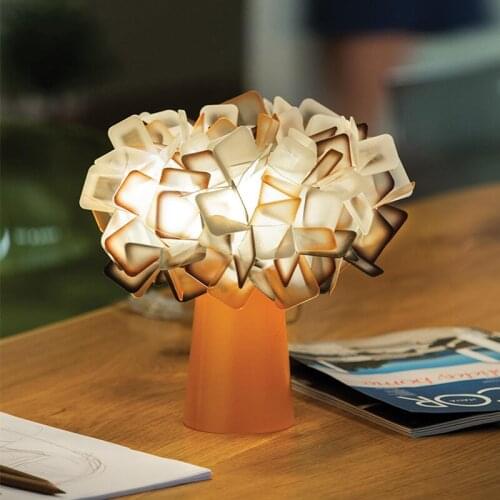 Nordic Italian designer flower small table lamp romantic bedroom bedside table decoration lamp dining table atmosphere light