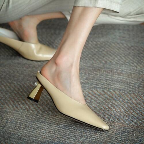 2021 New Lady Summer Square Head Thick Heel Half Slippers Women Wear Cowhide Fashion Pearl High Heel Sandals