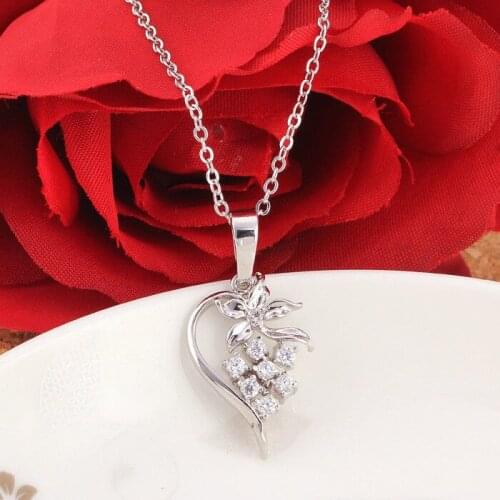 Plated Chic Fashion Pendant Crystal Floral Gold Heart Chain Jewelry NecklaceClass lady Fashion Heart Pendant jewelry