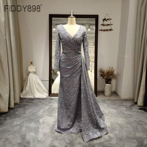 Luxury Beaded Evening Gowns 2021 Vintage Lace Long Sleeves Formal Dresses For Elegant Women V-Neck Floor Length Party Wear Night
