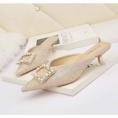Women Luxury Slippers Fashion Metal Buckle Brand Mules Pointed Toe Slip On Low Heel Dress Shoes Women Outdoor Slides