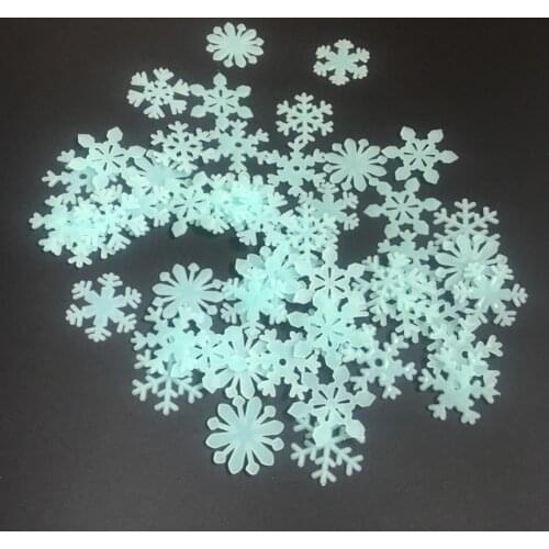 1 Pack/50 Pcs Snowflakes Sticker Three-dimensional Luminous Plastic Christmas Snowflakes Sticker Glow in The Dark Stars Luminous