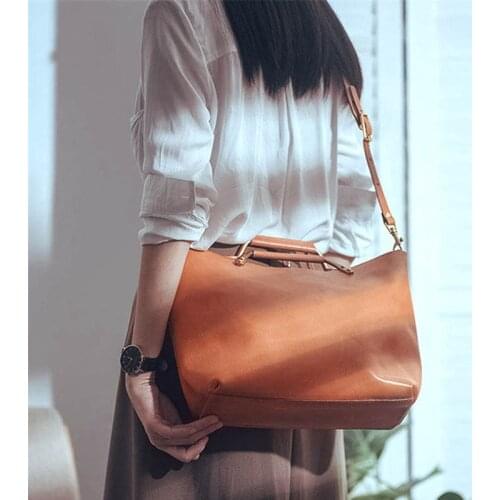 Fashion designer real leather ladies large-capacity metal handle shoulder messenger bag simple outdoor daily shopping handbag