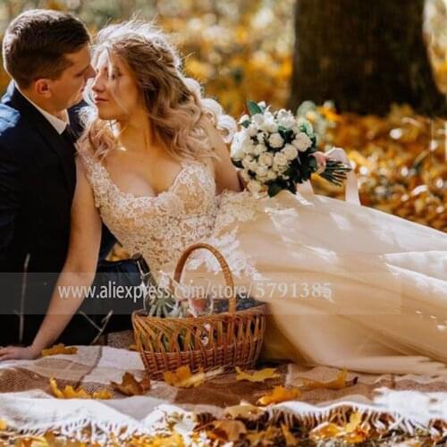 V-neck Lace Applique Sleeveless Long Simple A-line Wedding Dress with Pearls Champagne Plus size Bridal Dress vestido de novia