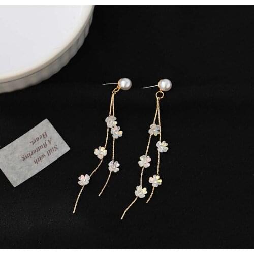 Super fairy temperament long eardrop 2021 new tide earrings petal earrings