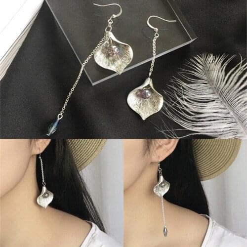 Korean Retro Asymmetric Earrings Fashion Temperament Wild White Flowers Earrings Irregular Petals Earrings for Woman Brincos