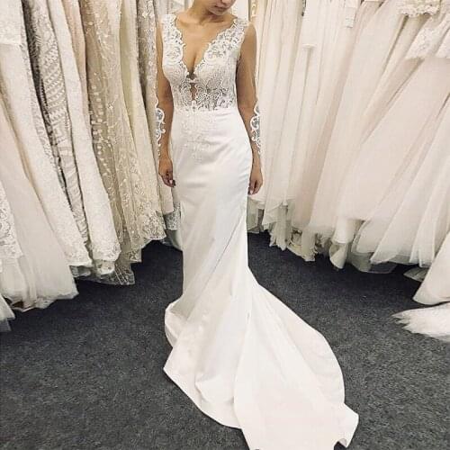 Vintage V-neck Mermaid Wedding Dress With Long Sleeves Sweep Train Simple Vestido De Novia Covered Button Appliques Bridal Dress