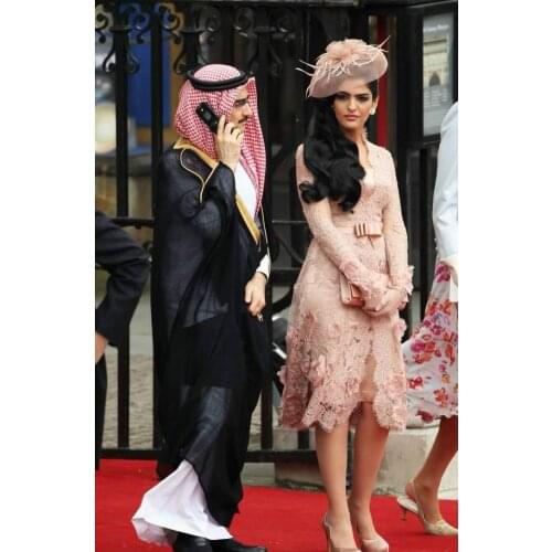 Lace Celebrity Dresses A-line Long Sleeves Knee Length Flowers Short Famous Formal Red Carpet Dresses