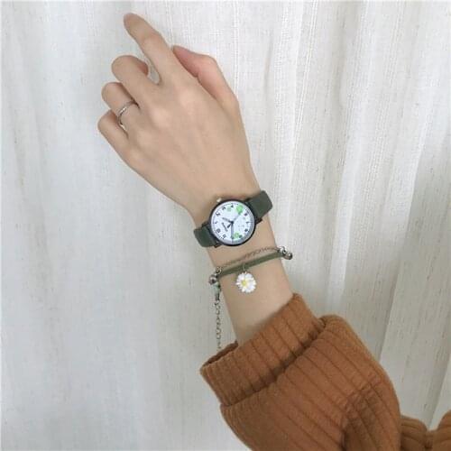 Little Daisy Cute Pattern, Watch Female Student Korean Version Of Simple Retro Small Dial Quartz Watch
