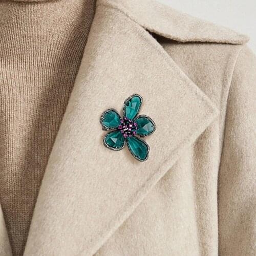 Vintage Brooches Women Fashion Crystal Pins And Brooch Female Clothing Jewelry Accessories Flowers Brooches