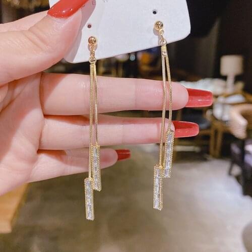 The advanced zircon tassel Earrings in Dongdaemun, South Korea, 2021 are fashionable and versatile