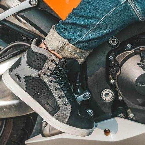 SCOYCO Motorcycle Boots Men Casual Shoes Microfiber Leather Moto Motocross Riding Boots Summer Breathable Motorbike Shoes